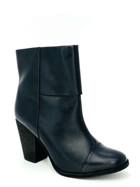 L.L. Bean Boots Black Leather Ankle Booties Signature Heeled Womens Size 7.5 EUC